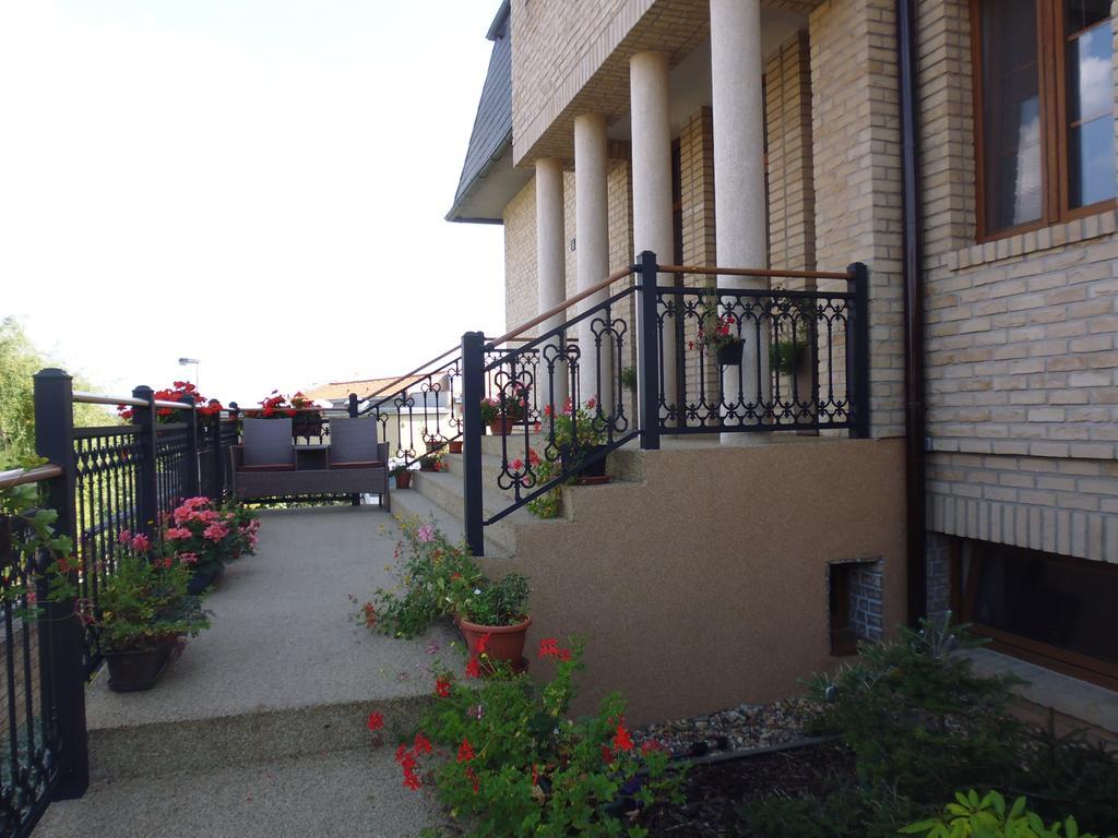Villa Homestay Nad Helmrovkou Praag Buitenkant foto