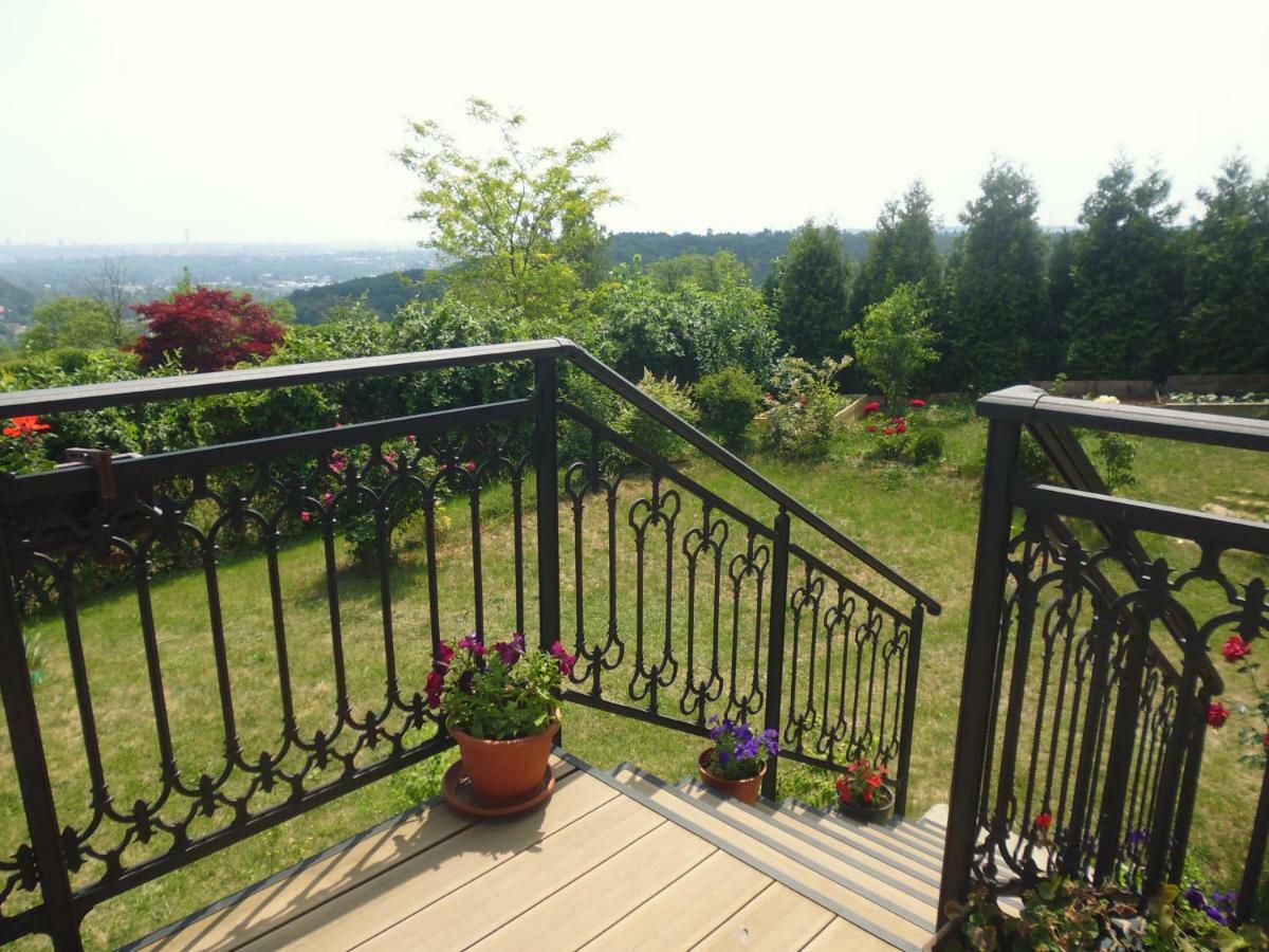 Villa Homestay Nad Helmrovkou Praag Buitenkant foto